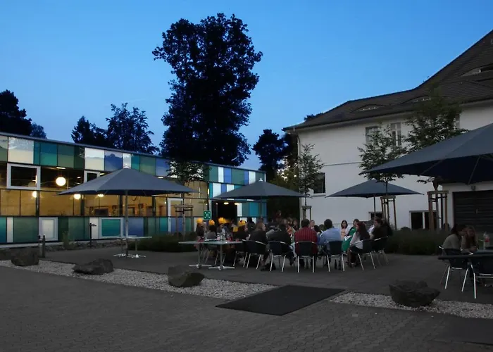 Haus Venusberg Jugendbildungsstaette Бонн