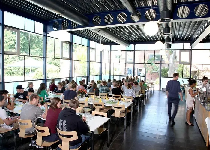 Haus Venusberg Jugendbildungsstaette Отель Бонн