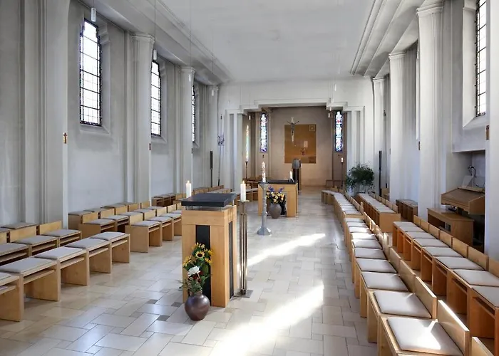 Haus Venusberg Jugendbildungsstaette Бонн